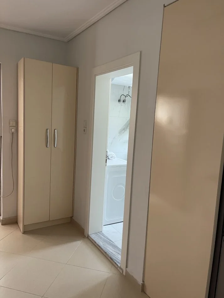 Shqiperi, jepet me qera apartament 1+1+Ballkon Kati 4, 60 m² 400 € (Sheshi Shtraus)