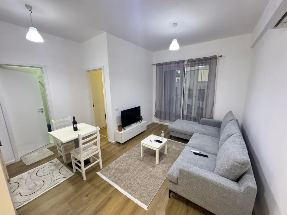 Tirane, jepet me qera apartament 1+1 Kati 2, 54 m² 420 € (Rezidenca OxA)