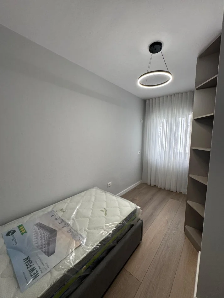 Tirane, shes apartament 2+1 Kati 3, 94 m² 135.000 € (Fresku)