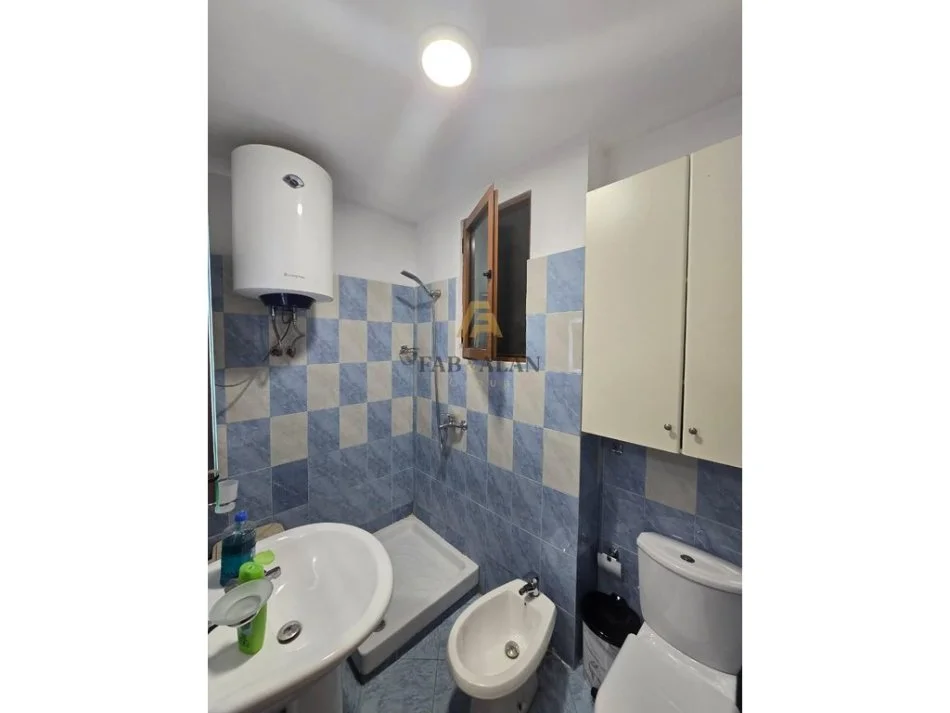 Tirane, jepet me qera apartament 2+1 , 550 € (5 Maji)