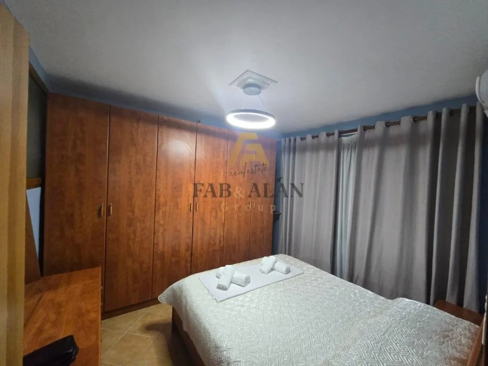 Tirane, jepet me qera apartament 2+1 , 550 € (5 Maji)