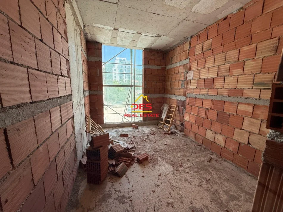 Vlore, shitet apartament 2+1+Ballkon Kati 2, 95 m² (Lungomare,Vlorë)