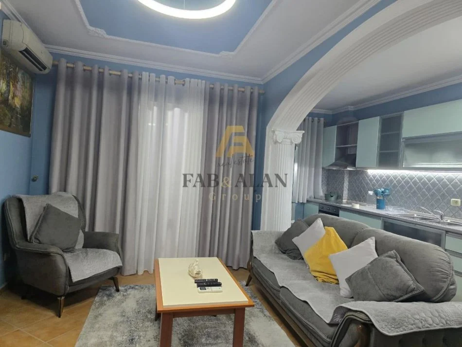 Tirane, jepet me qera apartament 2+1 , 550 € (5 Maji)