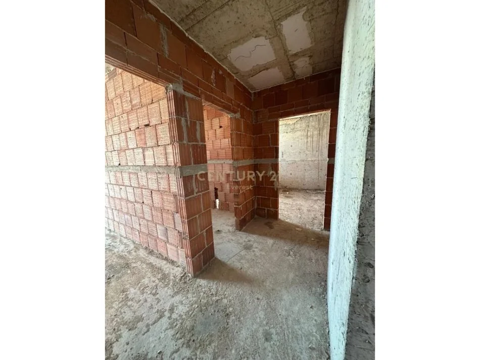 Tirane, shitet apartament 2+1+Ballkon Kati 8, 104 m² 79.000 € (Rruga Roma, Kamez)