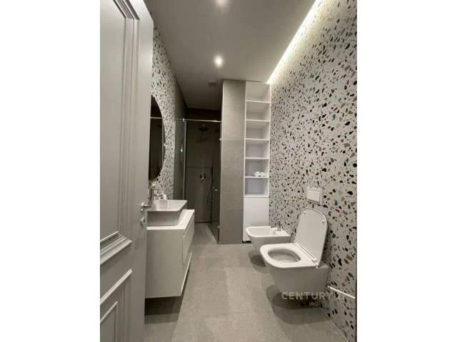 Tirane, jepet me qera apartament 2+1 Kati 2, 103 m² 1.200 Euro (Square21)