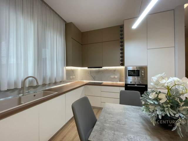 Tirane, jepet me qera apartament Kati 2, 103 m² 1.200 Euro (Square 21 Tirana, Albania)