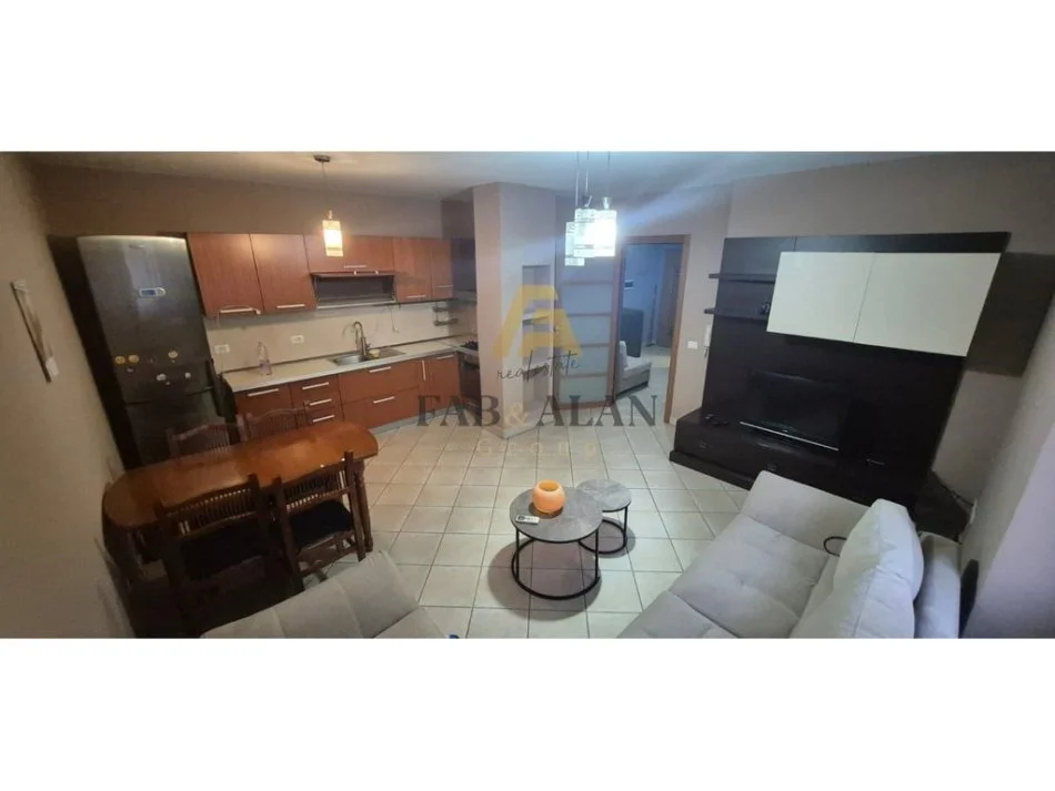 Tirane, jepet me qera apartament 2+1 Kati 5, 650 € (21 Dhjetori)