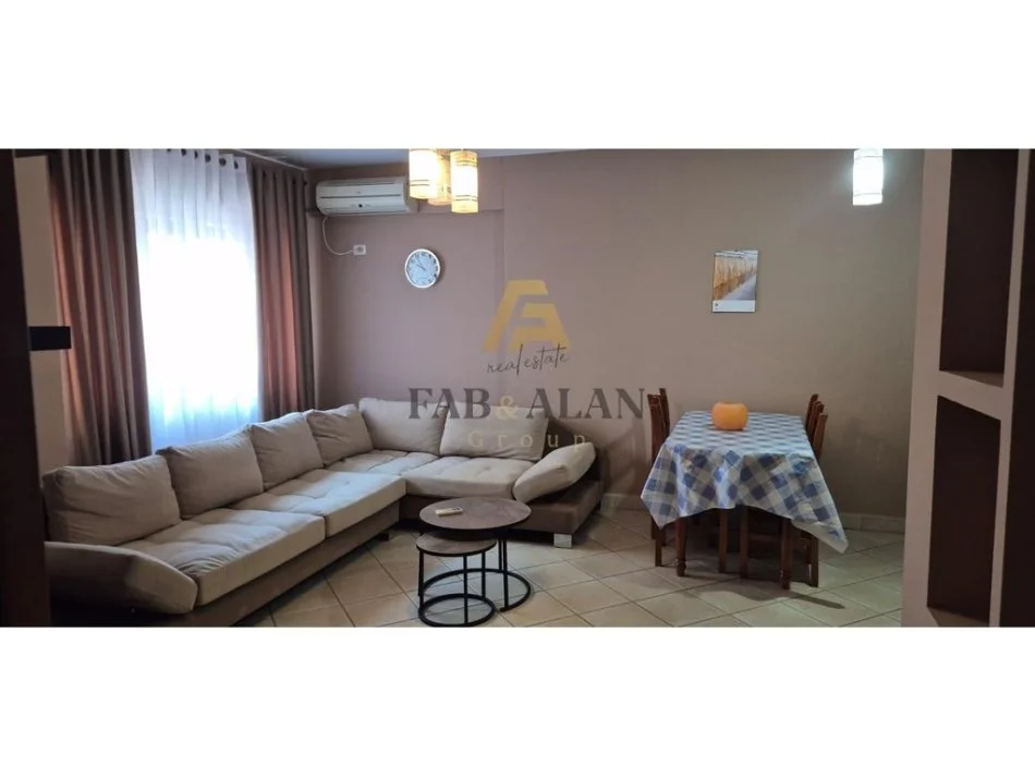 Tirane, jepet me qera apartament 2+1 Kati 5, 650 € (21 Dhjetori)