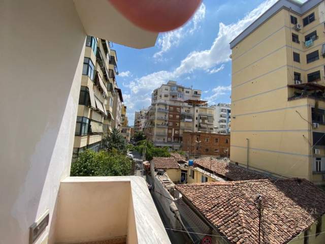 Tirane, jepet me qera apartament Kati 3, 100 m² 600 Euro (Him Kolli Tirana, Albania)