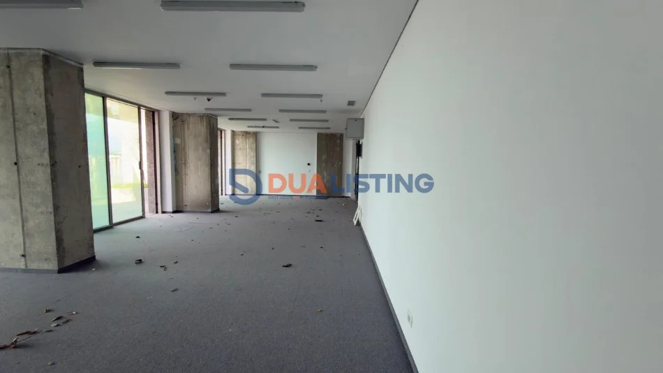 Tirane, jepet me qera ambjent biznesi , 222 m² 5.500 € (Bulevardi Bajram Curri)