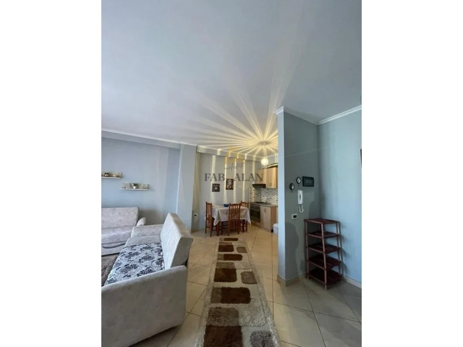 Tirane, jepet me qera apartament 2+1 Kati 7, 450 € (Yzberisht, KMY)