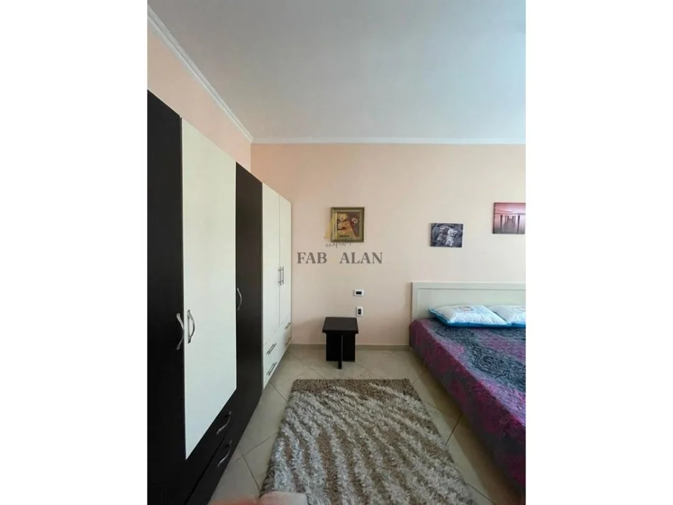 Tirane, jepet me qera apartament 2+1 Kati 7, 450 € (Yzberisht, KMY)