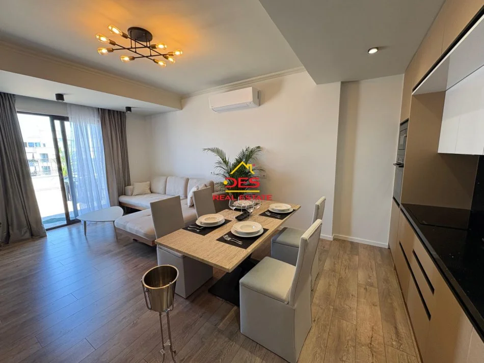 Vlore, shitet apartament+verande | Penthouse 2+1 Kati 9, 138 m² 350.000 € (Rruga Çajupi)