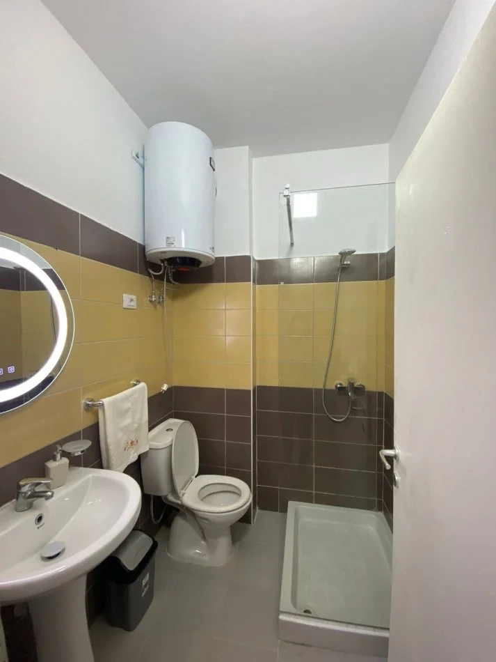 Vlore, jepet me qera apartament 1+1+Ballkon Kati 4, 65 m² 400 € (Vlore)