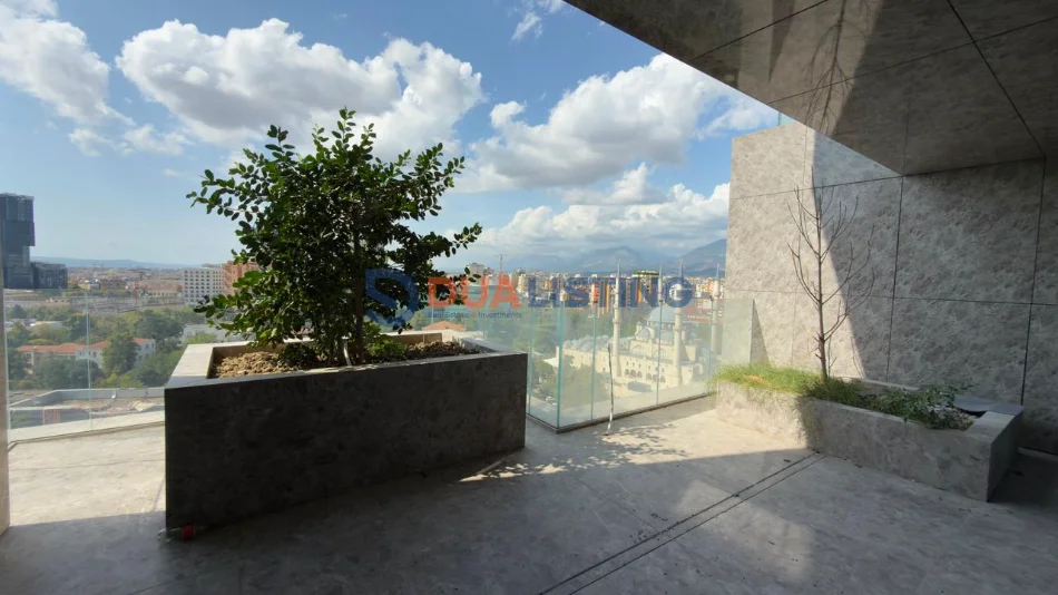 Tirane, jepet me qera ambjent biznesi , 222 m² 5.500 € (Bulevardi Bajram Curri)