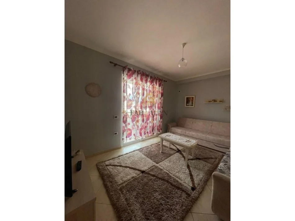 Tirane, jepet me qera apartament 2+1 Kati 7, 450 € (Yzberisht, KMY)