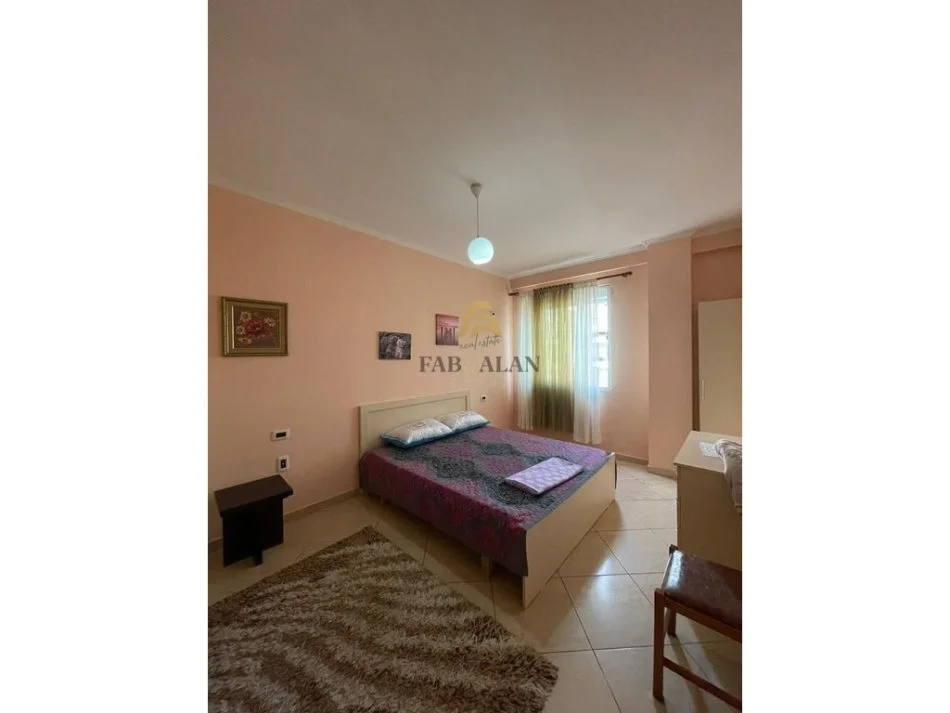 Tirane, jepet me qera apartament 2+1 Kati 7, 450 € (Yzberisht, KMY)