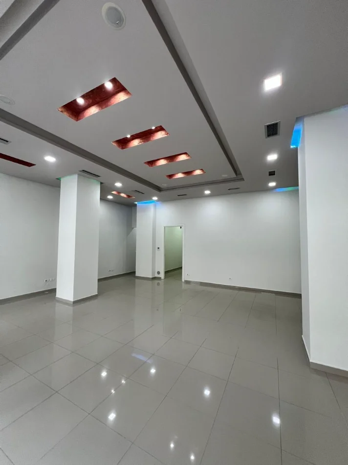 Durres, jepet me qera ambjent biznesi Kati 0, 70 m² (Durres)