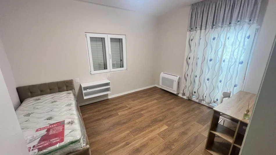 Tirane, jepet me qera apartament 2+1 Kati 2, 1 m² 550 € (Sauk)