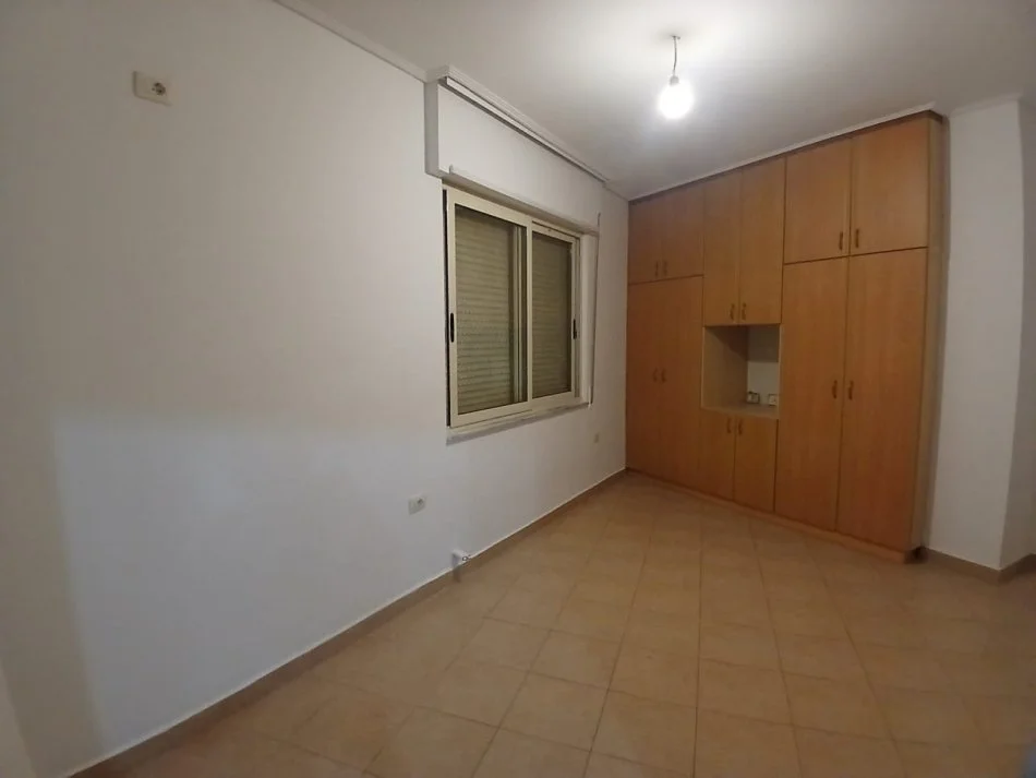 Tirane, jepet me qera apartament 2+1+Ballkon Kati 7, 87 m² 450 € (Selvia)