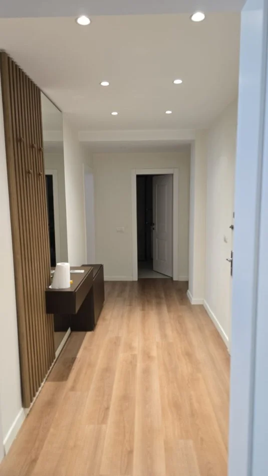 Tirane, jepet me qera apartament 2+1 Kati 4, 128 m² 750 €