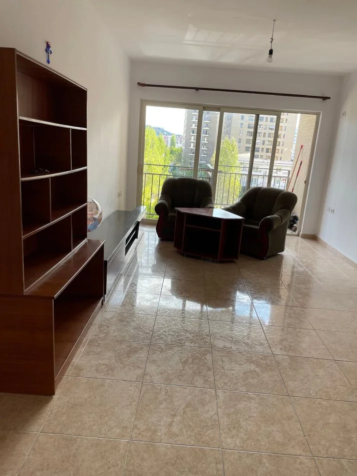 Tirane, jepet me qera apartament 2+1 Kati 3, 95 m² 450 € (Ish fusha aviacjonit)