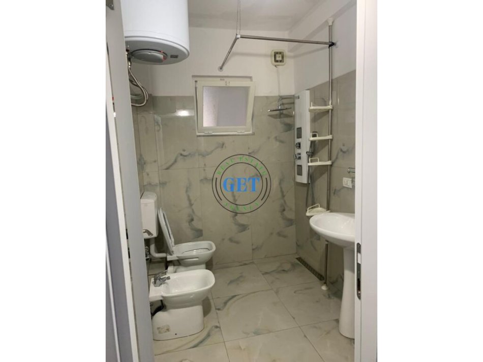 Durres, jepet me qera apartament 1+1 Kati 2, 65 m² 300 € (Ish Urt)