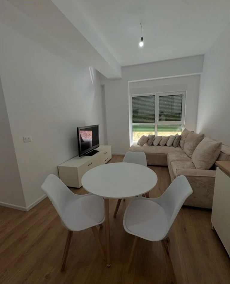 Tirane, jepet me qera apartament 1+1+Ballkon Kati 1, 60 m² 400 € (Kaimi)