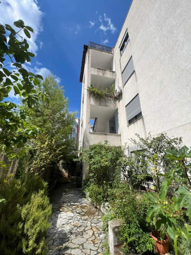 Tirane, jepet me qera apartament 2+1+BLK Kati 4, 100 m² 500 Euro (kopshti botanik)