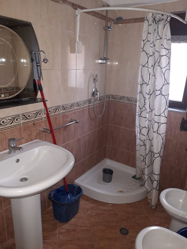 !DHENE! Durres, jepet me qera 1+1 Kati 2, 80 m² 300 € (Prane Tregut Fshatar)