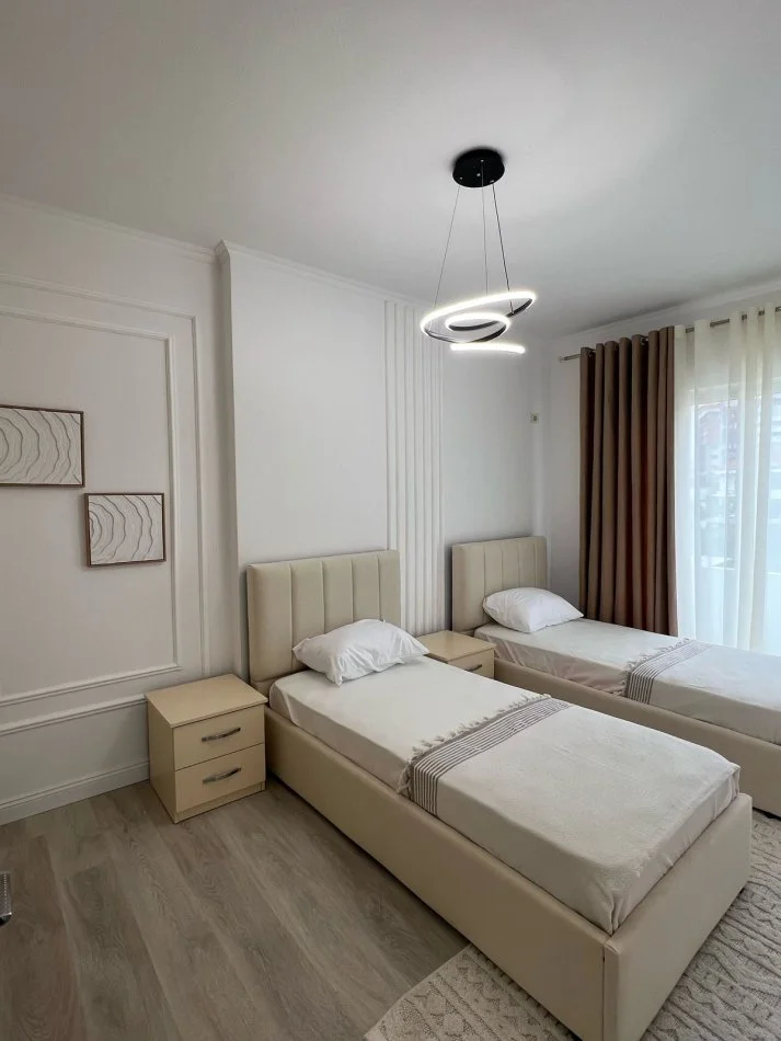 Tirane, shitet apartament 2+1+Ballkon , 92 m² 133.000 € (Atir tek Rrethi)