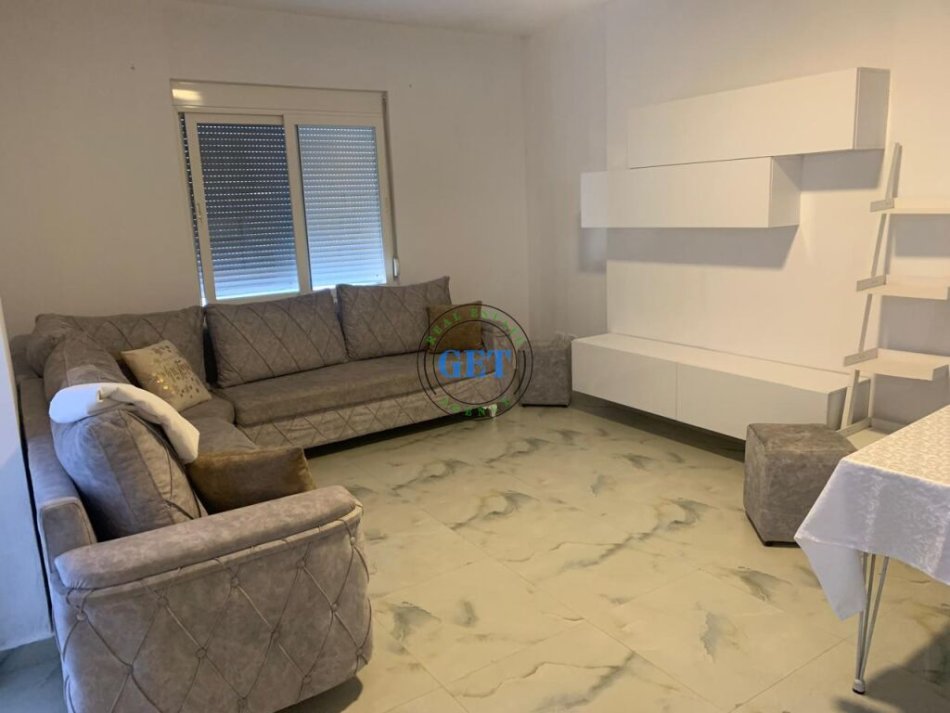 Durres, jepet me qera apartament 1+1 Kati 2, 65 m² 300 € (Ish Urt)