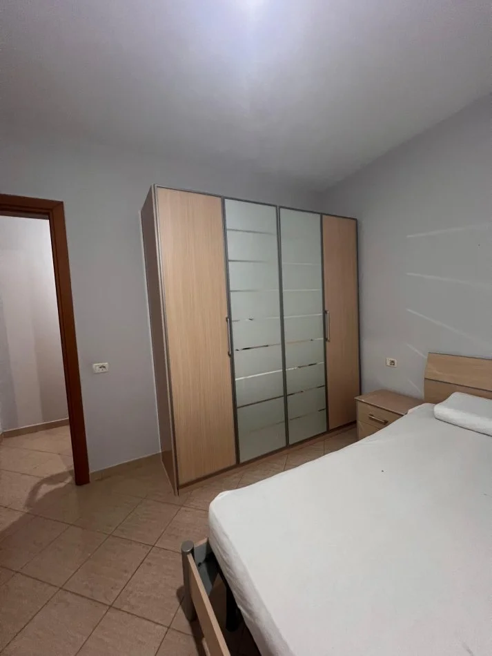 Tirane, jepet me qera apartament 1+1 Kati 7, 70 m² 500 € (APARTAMENT 1+1 ME QIRA TEK SELVIA)