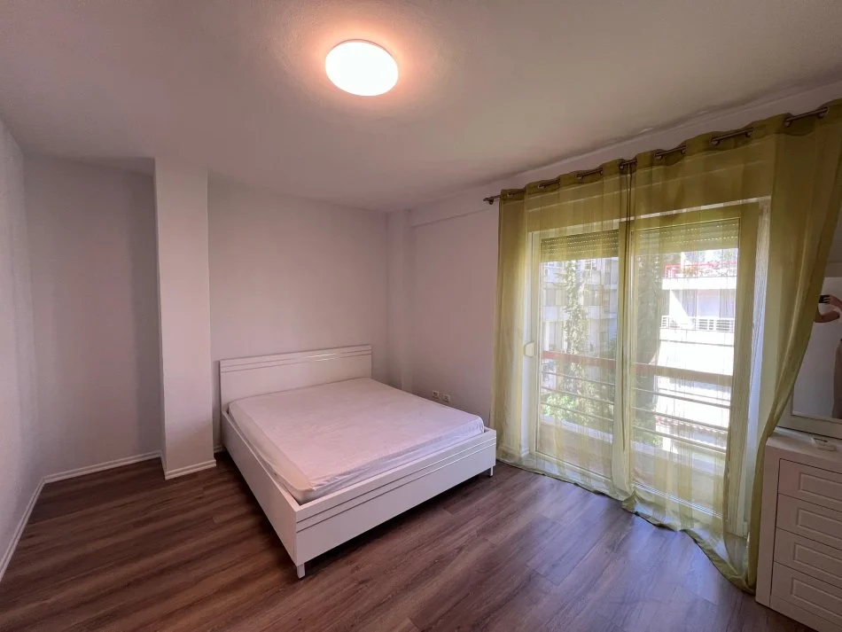 Tirane, jepet me qera apartament 2+1+Ballkon , 100 m² 850 €