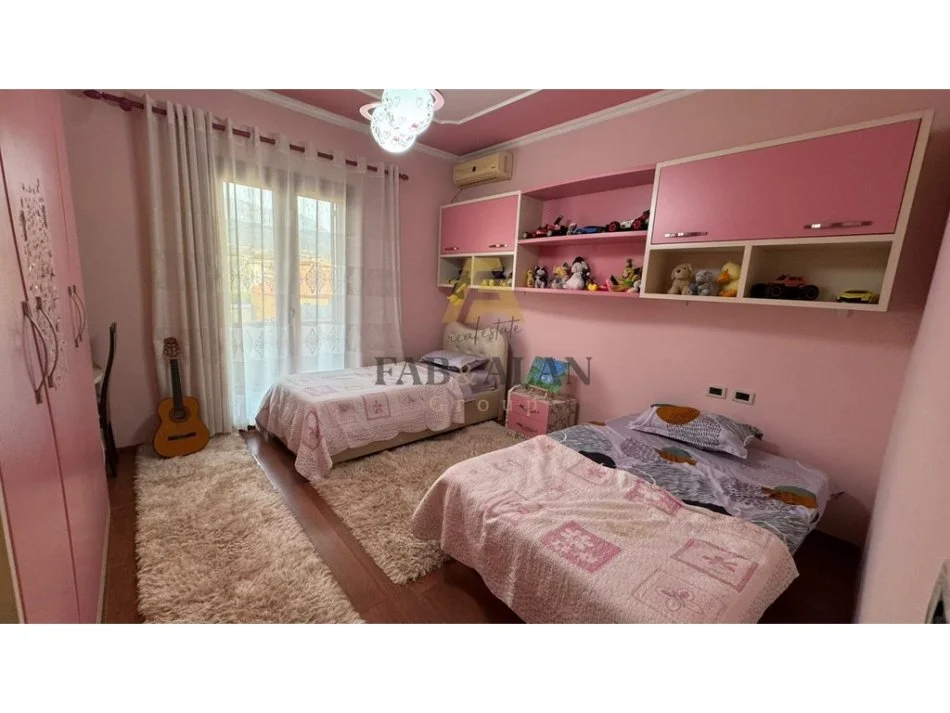 Tirane, jepet me qera shtepi 2+1 Kati 3, 500 € (Allias)