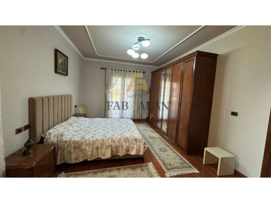 Tirane, jepet me qera shtepi 2+1 Kati 3, 500 € (Allias)