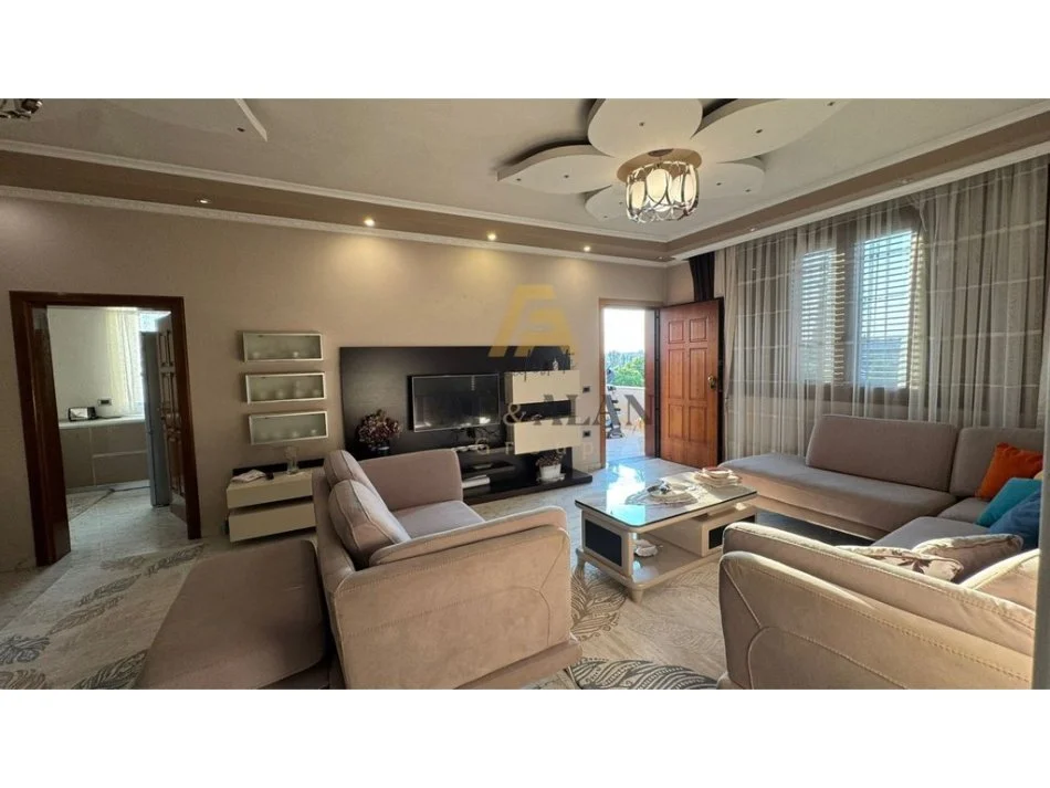 Tirane, jepet me qera shtepi 2+1 Kati 3, 500 € (Allias)