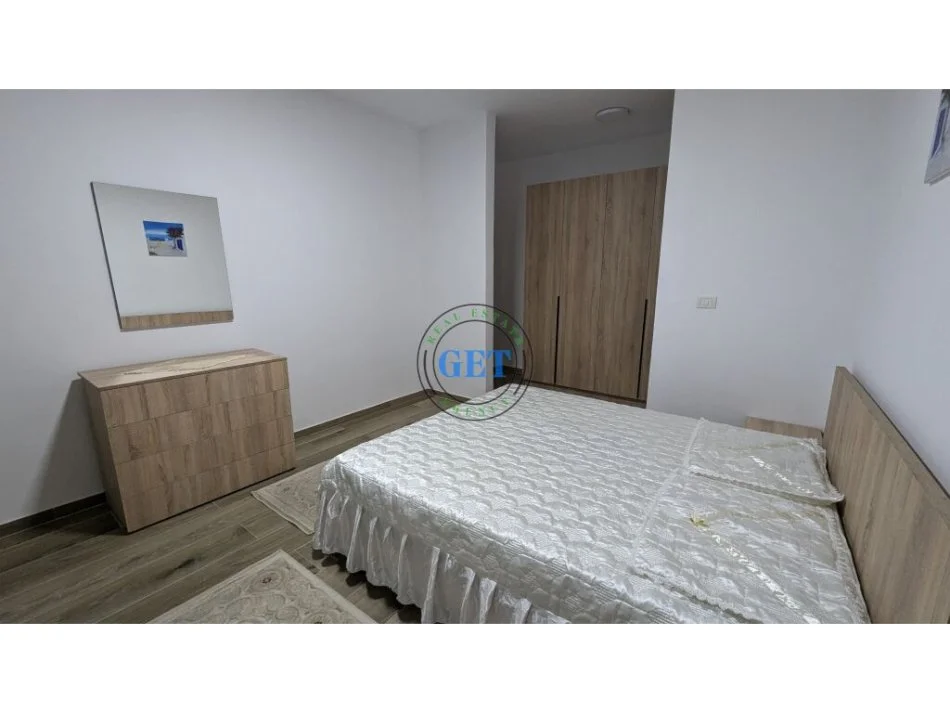 Durres, jepet me qera apartament 2+1+Ballkon Kati 2, 80 m² 400 € (Stacioni Trenit, Durrës.)