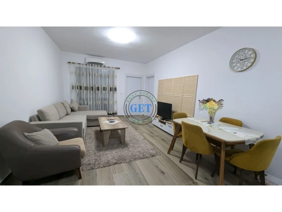 Durres, jepet me qera apartament 2+1+Ballkon Kati 2, 80 m² 400 € (Stacioni Trenit)
