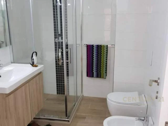 Tirane, jepet me qera apartament 2+1 Kati 6, 99 m² 700 Euro (21 Dhjetori)