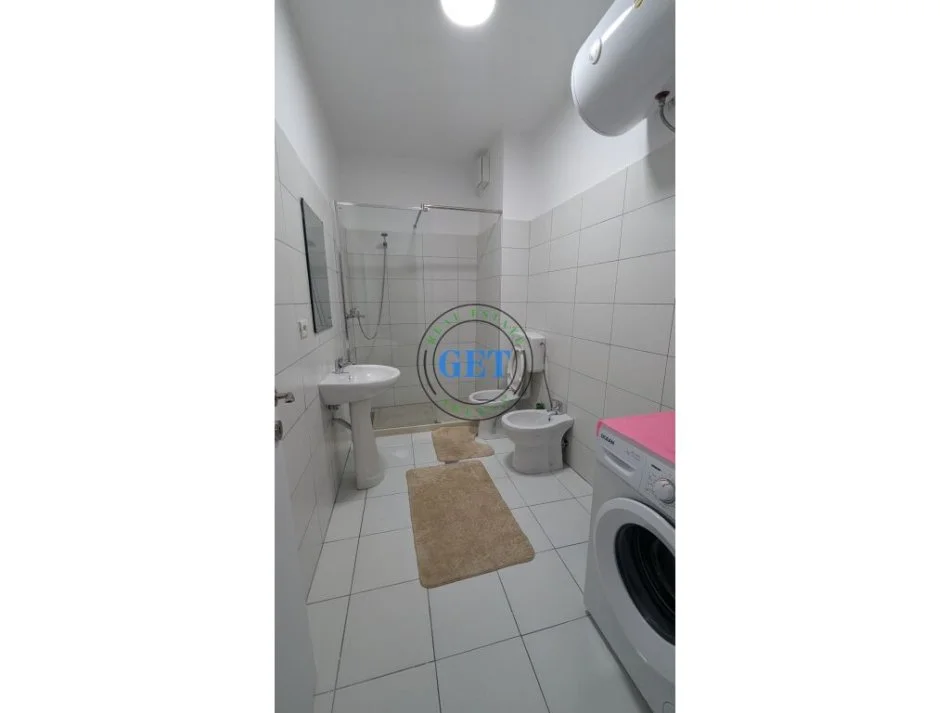 Durres, jepet me qera apartament 2+1+Ballkon Kati 2, 80 m² 400 € (Stacioni Trenit)