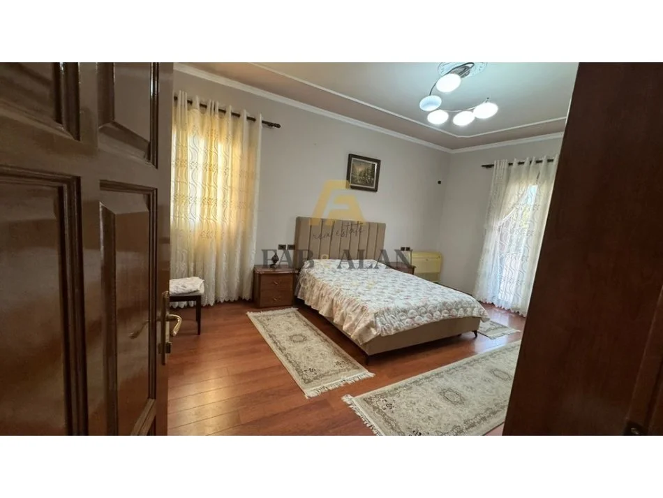 Tirane, jepet me qera shtepi 2+1 Kati 3, 500 € (Allias)