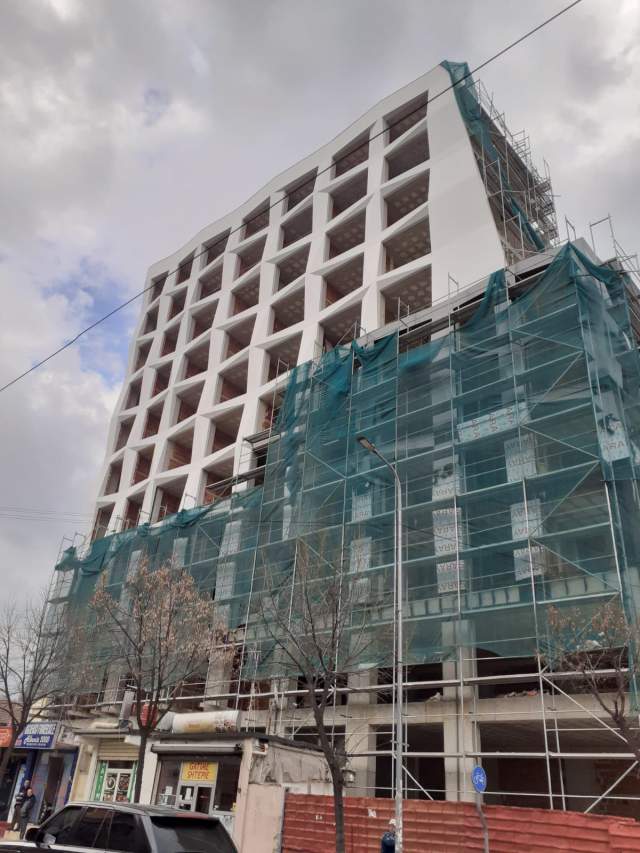 Tirane, shitet apartament 1+1 65 m² 81.500  (rruga e dibres)