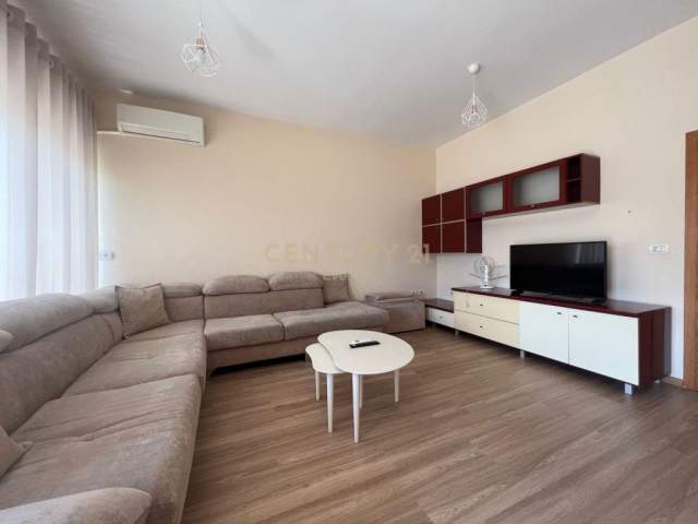 Tirane, jepet me qera apartament 2+1 Kati 3, 60 m² 400 Euro (Rruga 5 Maj)