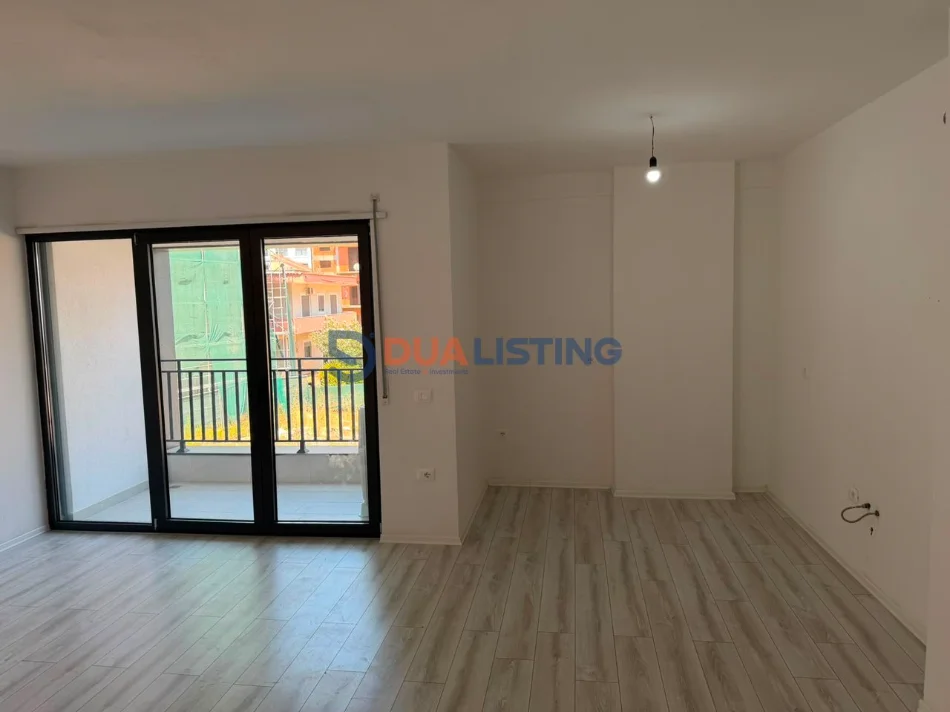 Tirane, jepet me qera apartament 2+1 , 105 m² 700 € 