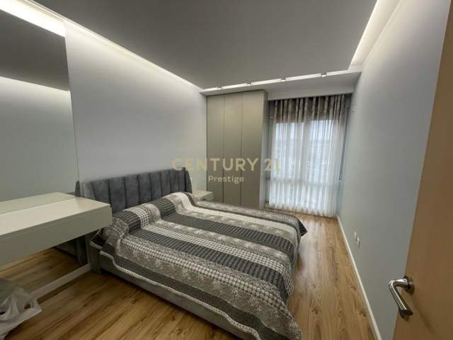 Tirane, jepet me qera apartament Kati 6, 112 m² 650 Euro (Tirana, Albania)