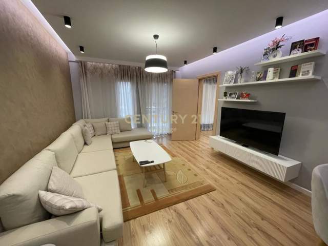 Tirane, jepet me qera apartament Kati 6, 112 m² 650 Euro (Tirana, Albania)