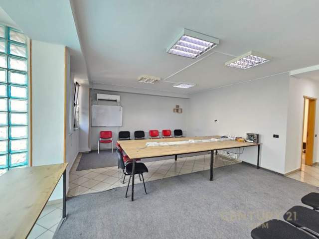 Tirane, jepet me qera zyre Kati 2, 180 m² 1.000 Euro (Rruga e Dibres Tirana, Albania)