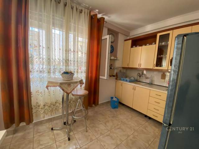 Tirane, jepet me qera apartament Kati 2, 96 m² 600 Euro (Rruga Elbasanit Tirana, Albania)