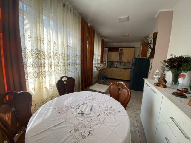 Tirane, jepet me qera apartament Kati 2, 96 m² 600 Euro (Rruga Elbasanit Tirana, Albania)